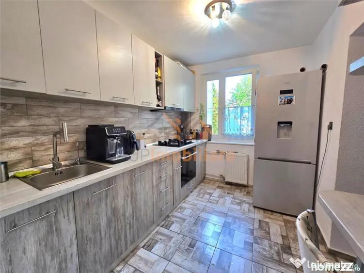 Apartament cu 4 camere decomandat în Rogerius
