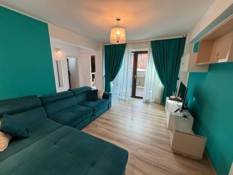 Apartament cu 3 camere semidecomandat în Nerva Traian