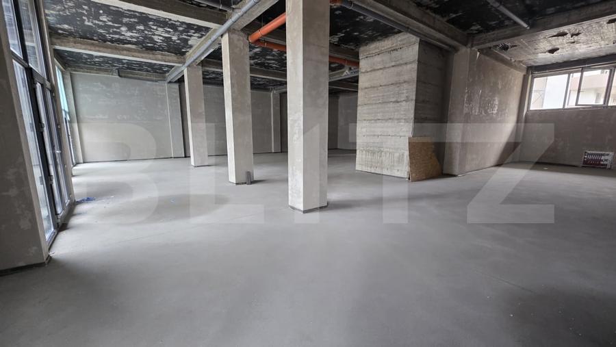 Spațiu comercial, de 250 mp, în Semicentral