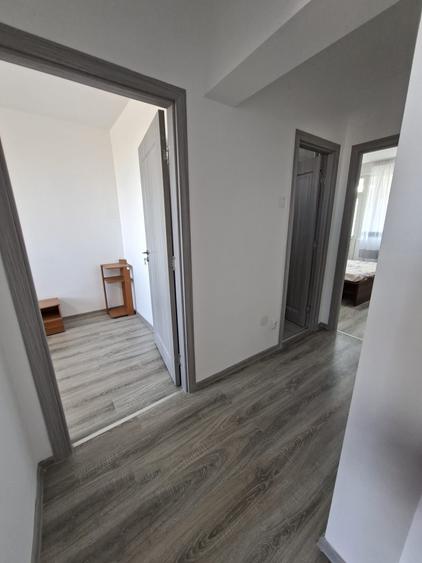 Apartament cu 3 camere semidecomandat în Obor