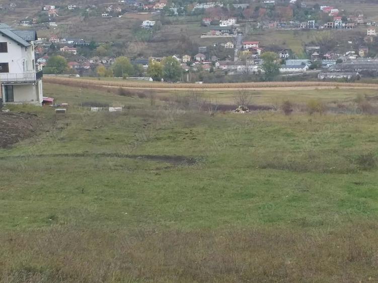 Teren de 4600 mp, în Iris