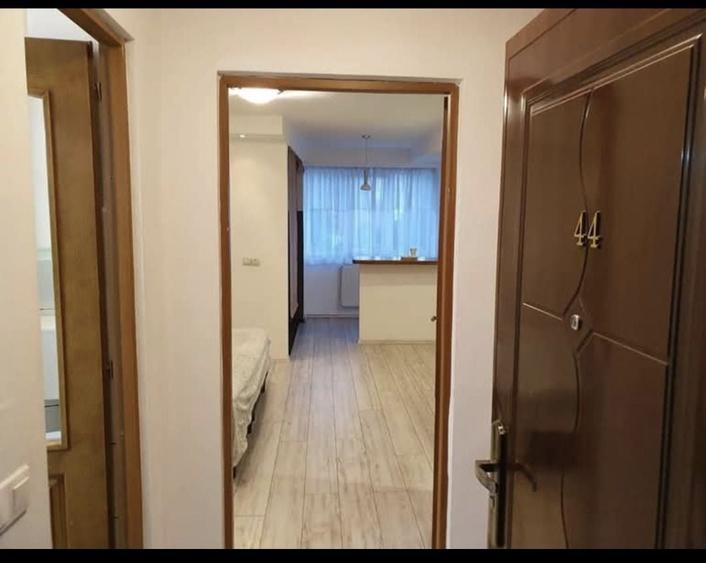 Garsonieră decomandată în Valea