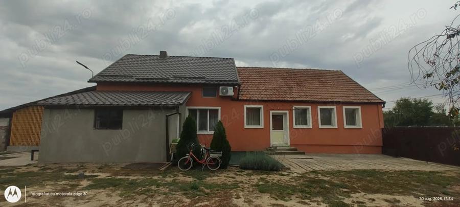 Casă cu 5 camere cu Teren 1400 Mp în Jebel