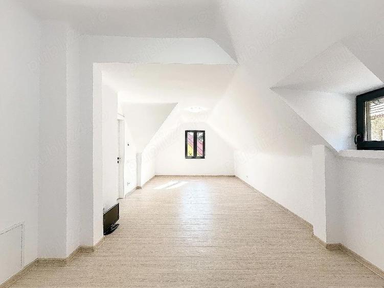 Vila 6 camere complet renovata Sinaia central 279.000 euro pret valabil pana la 15 mai - 2