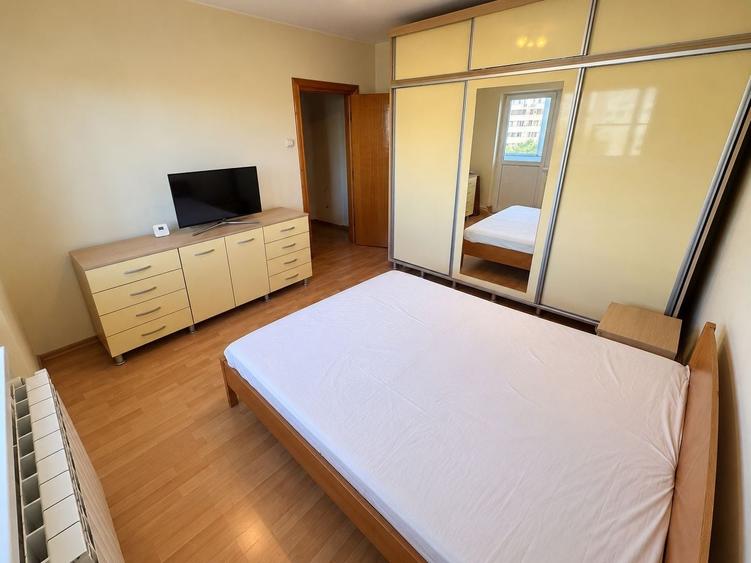 Apartament cu 3 camere decomandat, mobilat în Dacia