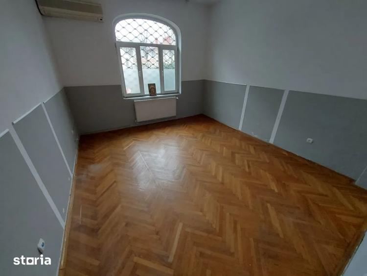 Spațiu comercial, de 332 mp, în P-ța Muncii