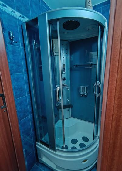 Apartament cu 4 camere decomandat în Exterior Vest