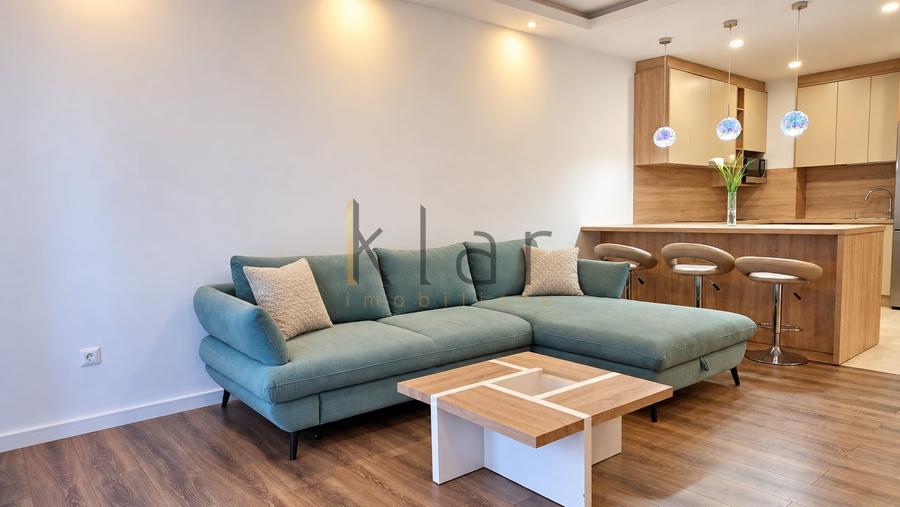 Apartament cu 2 camere semidecomandat, mobilat în Central