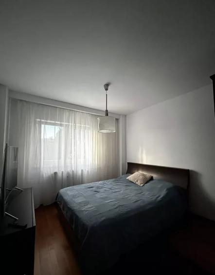 Apartament cu 2 camere semidecomandat, mobilat în Decebal
