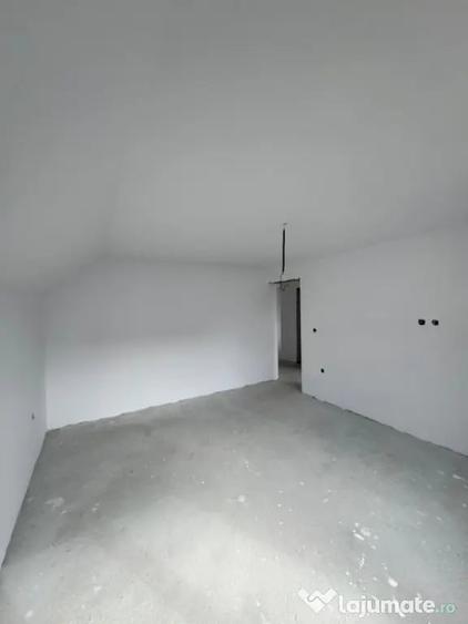 Casă cu 5 camere cu Teren 415 Mp în Central