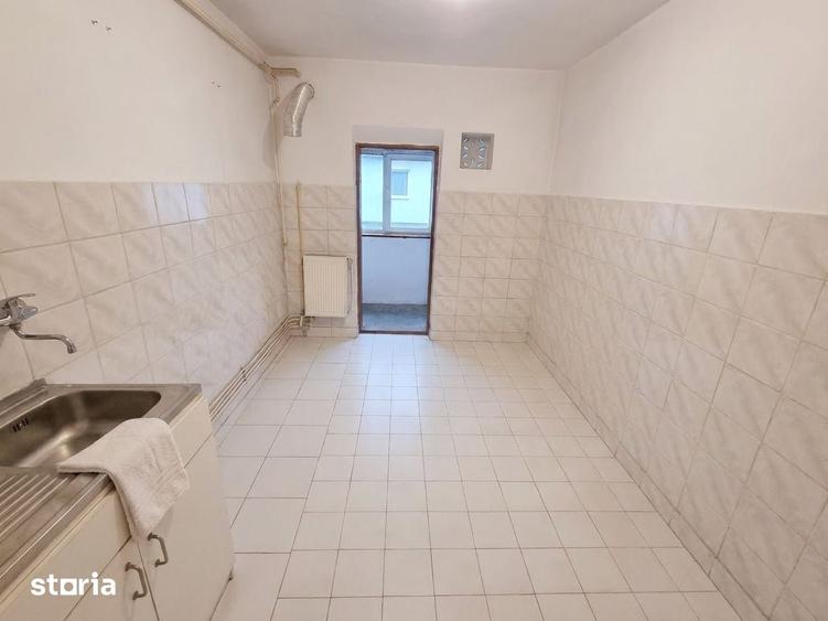Apartament cu 3 camere decomandat în Mioriței