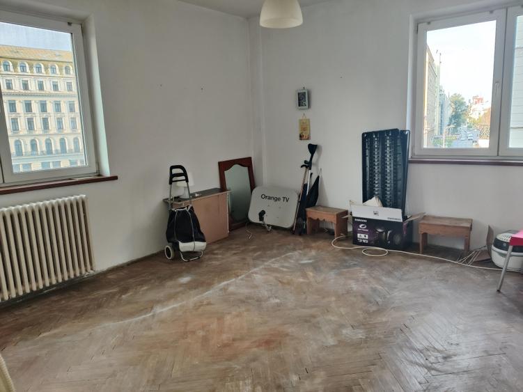 Apartament cu 2 camere nedecomandat în Universitate