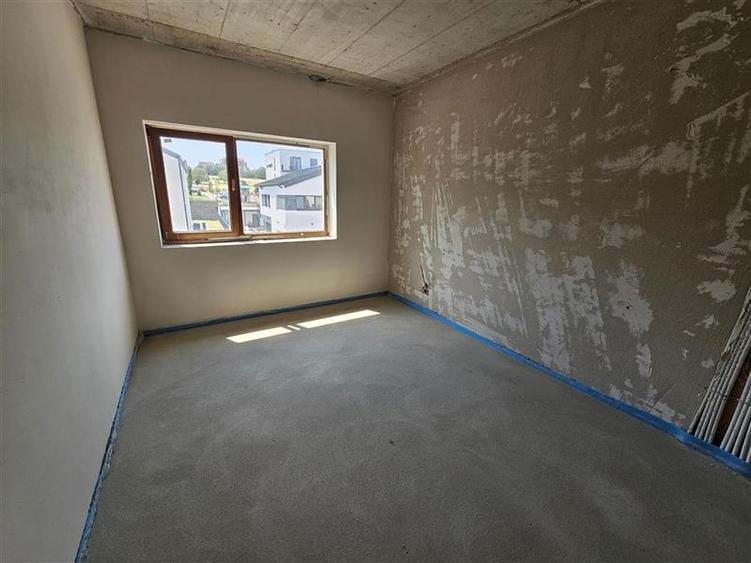 Duplex cu 10 camere cu Garaj în Bună Ziua