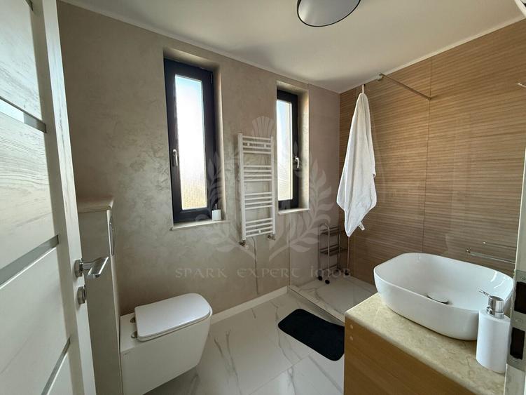 Duplex cu 4 camere cu Canalizare în Păulești