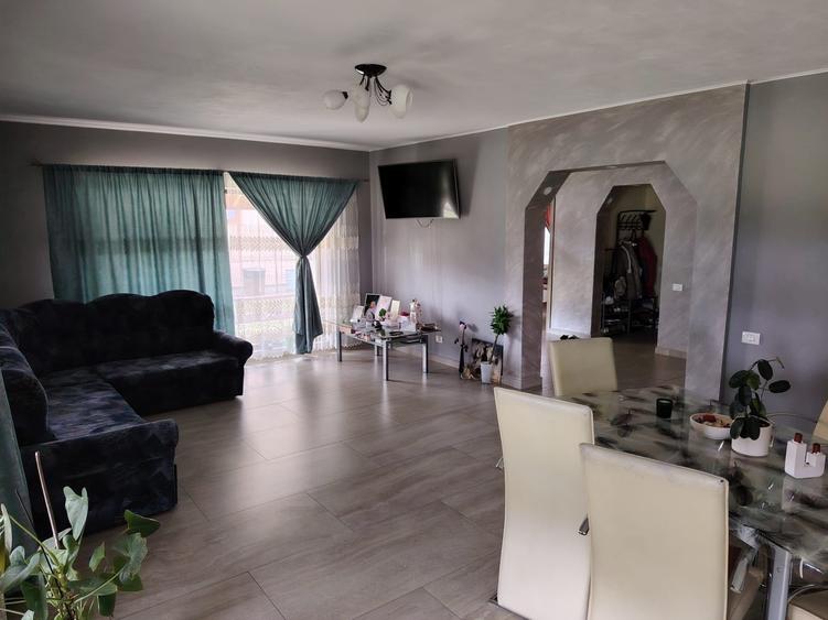 Casă cu 4 camere în Frumușeni