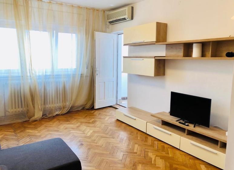 Apartament cu 4 camere decomandat în Punctele Cardinale