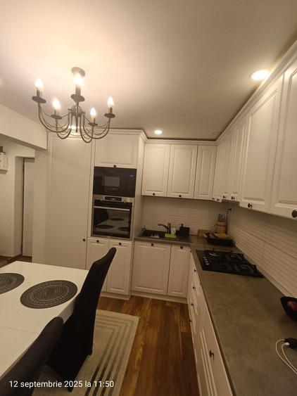 Apartament cu 3 camere decomandat în Micro 3