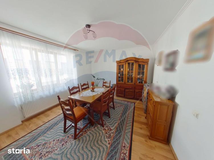 Casă cu 4 camere cu Teren 1439 Mp în Central