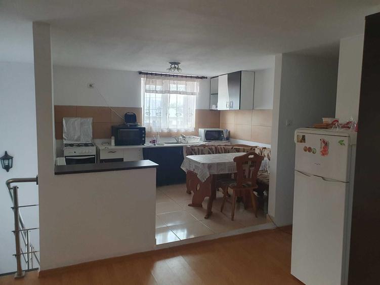 Casă cu 3 camere cu Teren 560 Mp în Andrășești