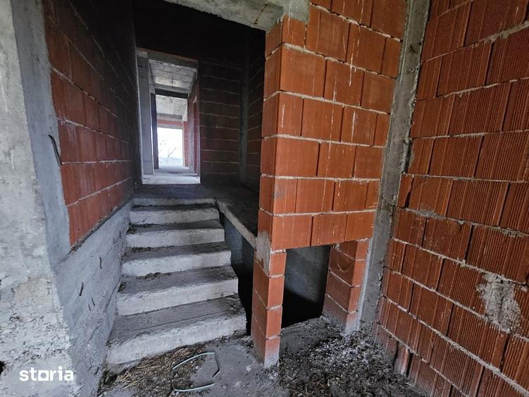 Casă cu 3 camere cu Teren 500 Mp în Roșiori