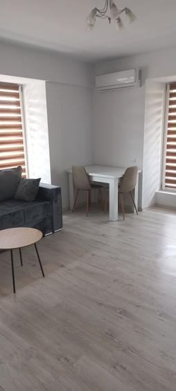 Apartament cu 2 camere decomandat în Păcii