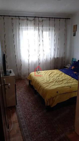Apartament cu 3 camere decomandat în Filiași