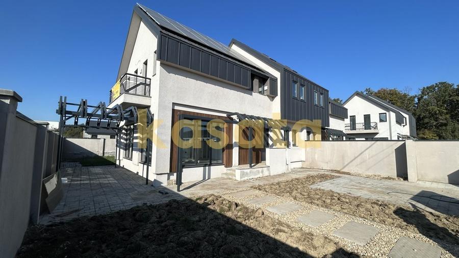 Duplex cu 4 camere cu Canalizare în Balotești