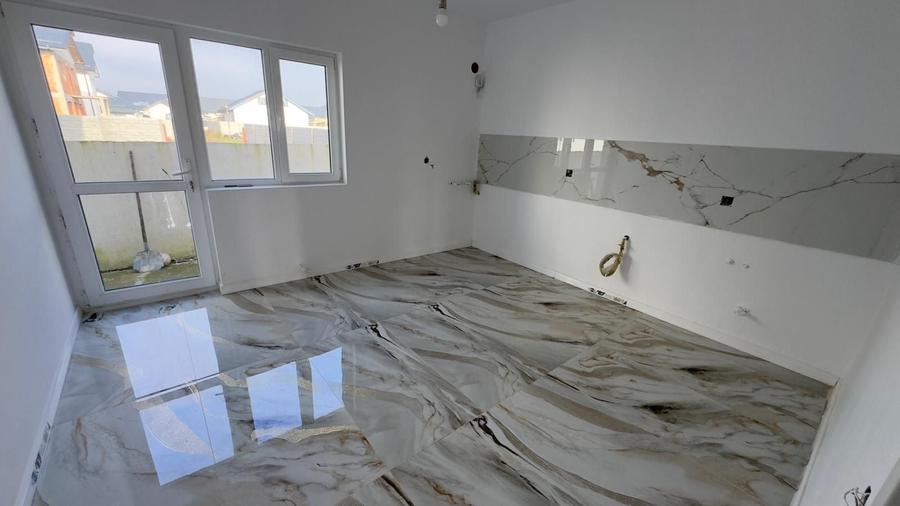 Casă individuală cu 5 camere cu Canalizare în Central