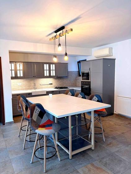 Apartament cu 2 camere semidecomandat, mobilat în Romană