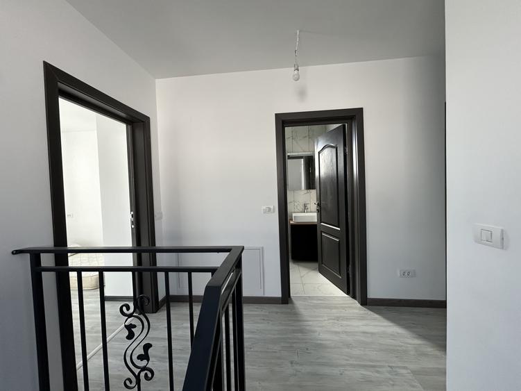 Duplex cu 4 camere cu Canalizare în Popas Păcurari