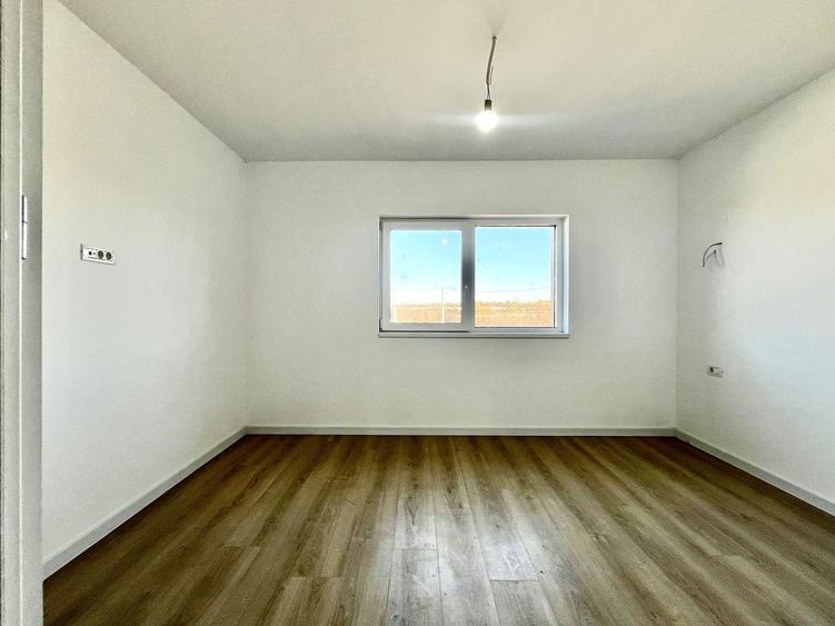 Duplex cu 5 camere cu Canalizare în Ghiroda
