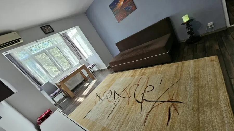 Apartament cu 3 camere semidecomandat în Tomis Nord