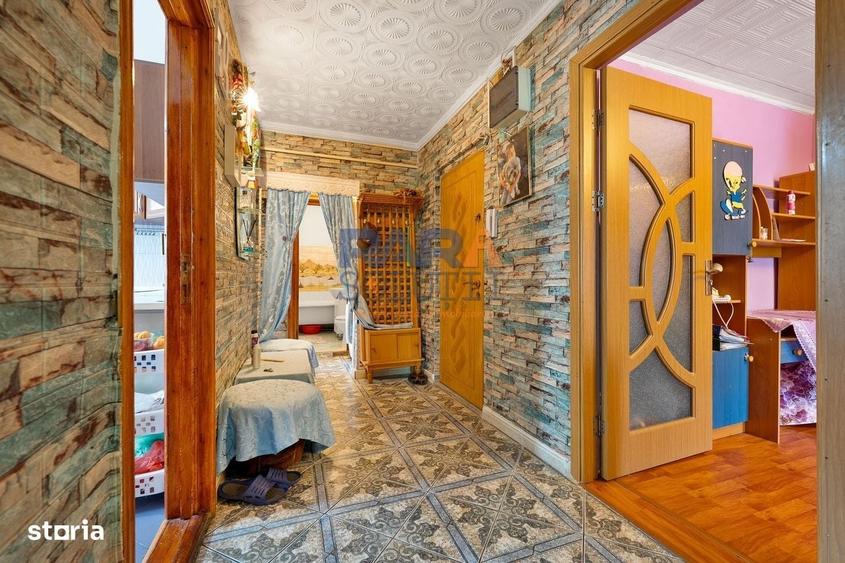Apartament cu 3 camere decomandat în Horia