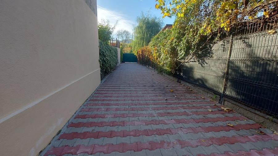 Casă cu Teren 450 Mp în Central