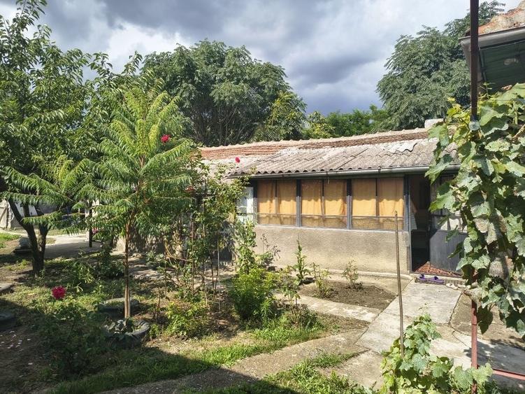 Casă cu 4 camere în Adâncata