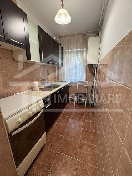 Apartament cu 3 camere semidecomandat în 7 Noiembrie