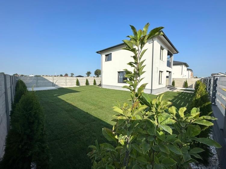 Casă individuală cu 4 camere cu Teren 400 Mp în Domnești