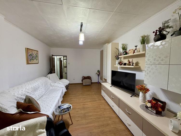Apartament cu 2 camere decomandat în Pelican