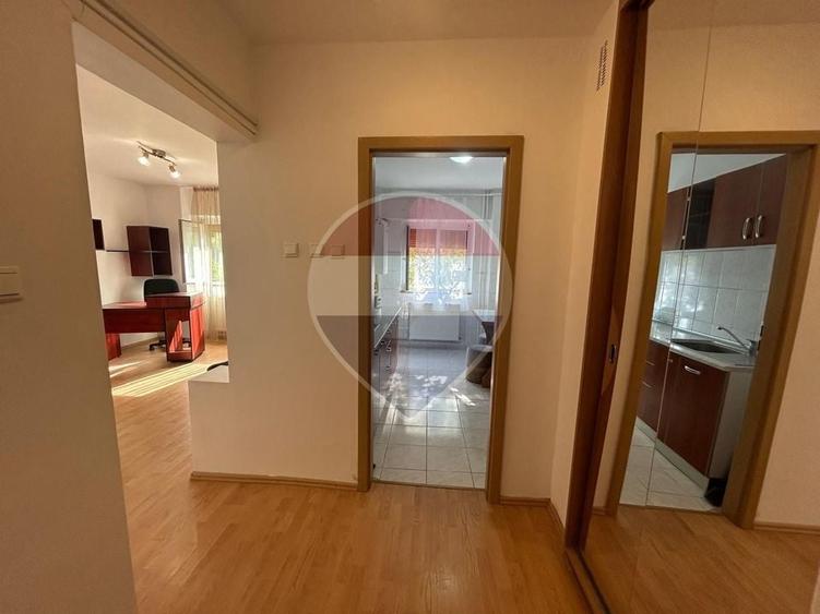 Apartament cu 2 camere, mobilat în Centrul Civic