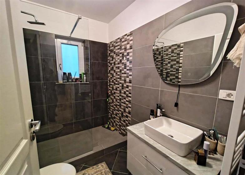 Casă individuală cu 5 camere cu Canalizare în Moara