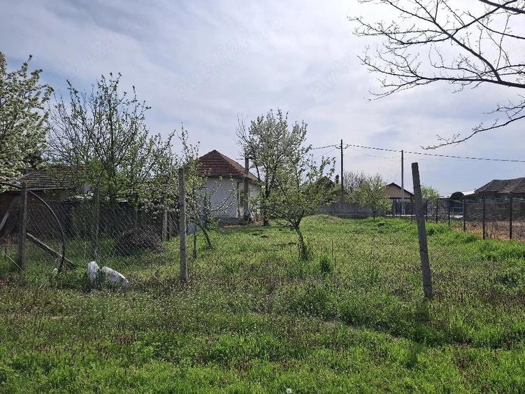 Casă cu 3 camere cu Teren 1500 Mp în Dâmbovița
