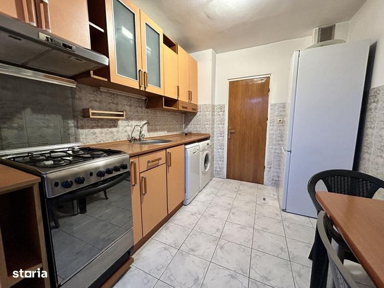 Apartament cu 3 camere decomandat, mobilat în Titan