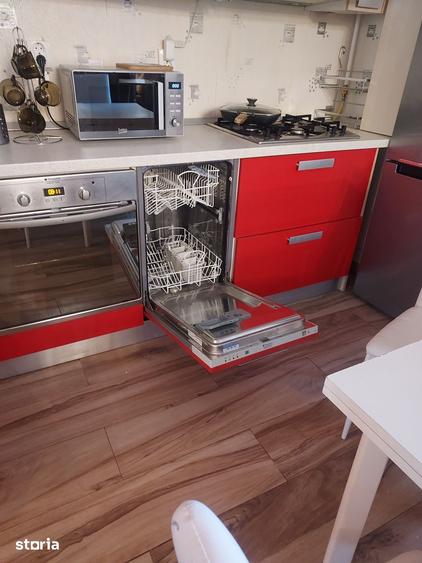 Apartament cu 4 camere decomandat în Central