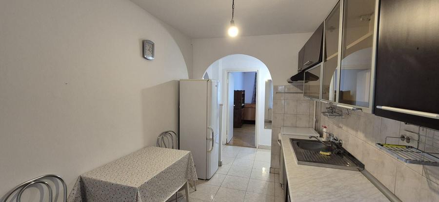 De inchiriat ap. 3 camere - str. Muncii - 12