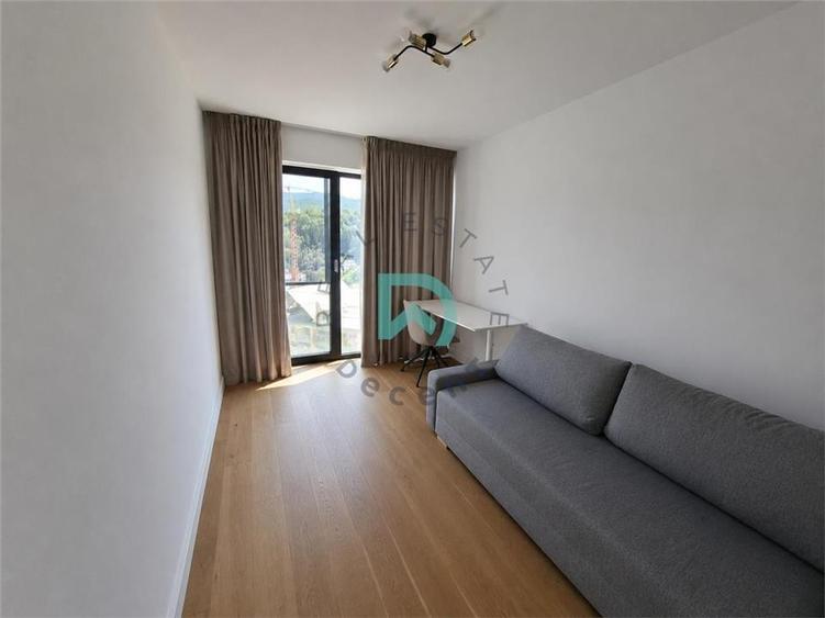 Apartament cu 3 camere decomandat în Drumul Poienii
