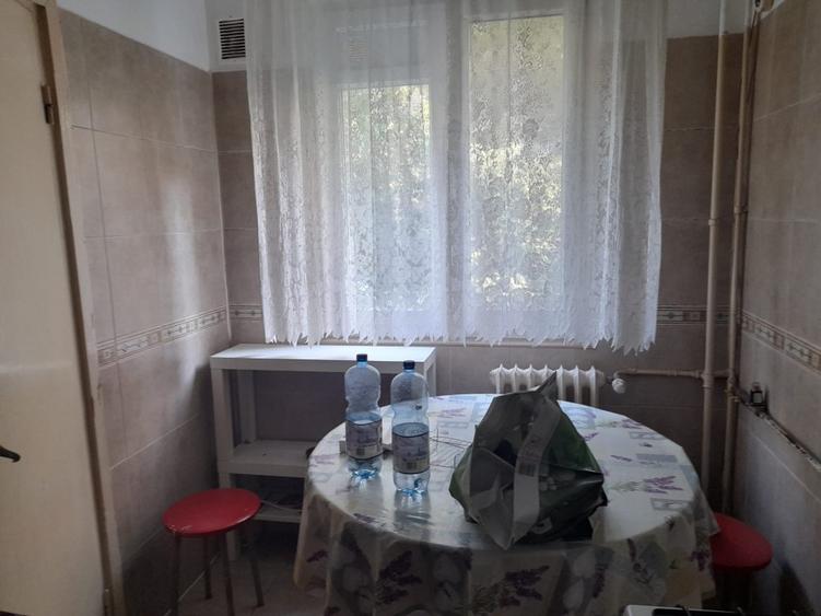 Apartament cu 3 camere semidecomandat în Drumul Taberei