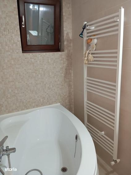 Apartament cu 3 camere decomandat în Găvana