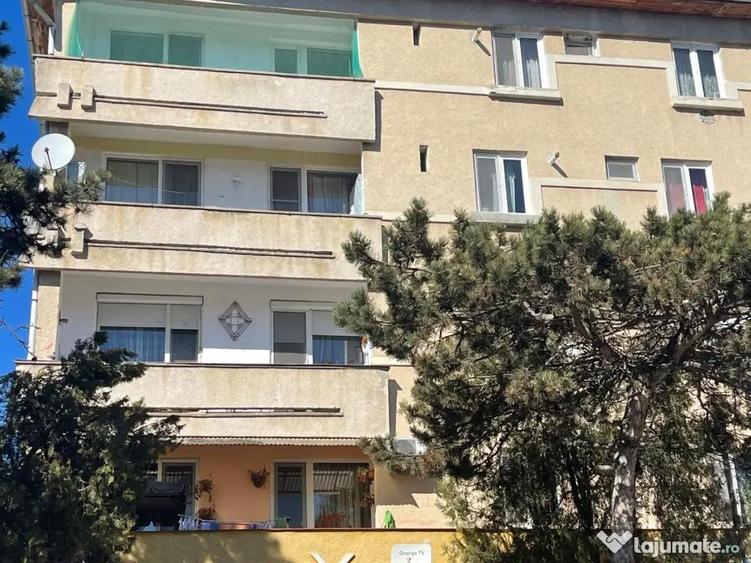 Apartament cu 3 camere semidecomandat în Central
