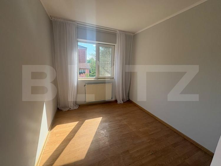 Apartament cu 3 camere semidecomandat, mobilat în Hunedoara