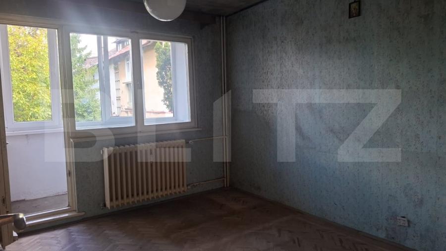 Apartament cu 3 camere semidecomandat în Astra